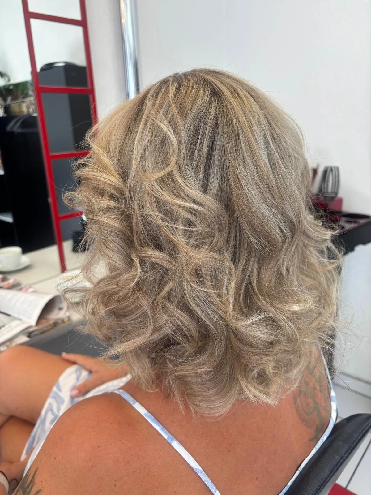 Fertige klassische Mêches mit Lockenstyling